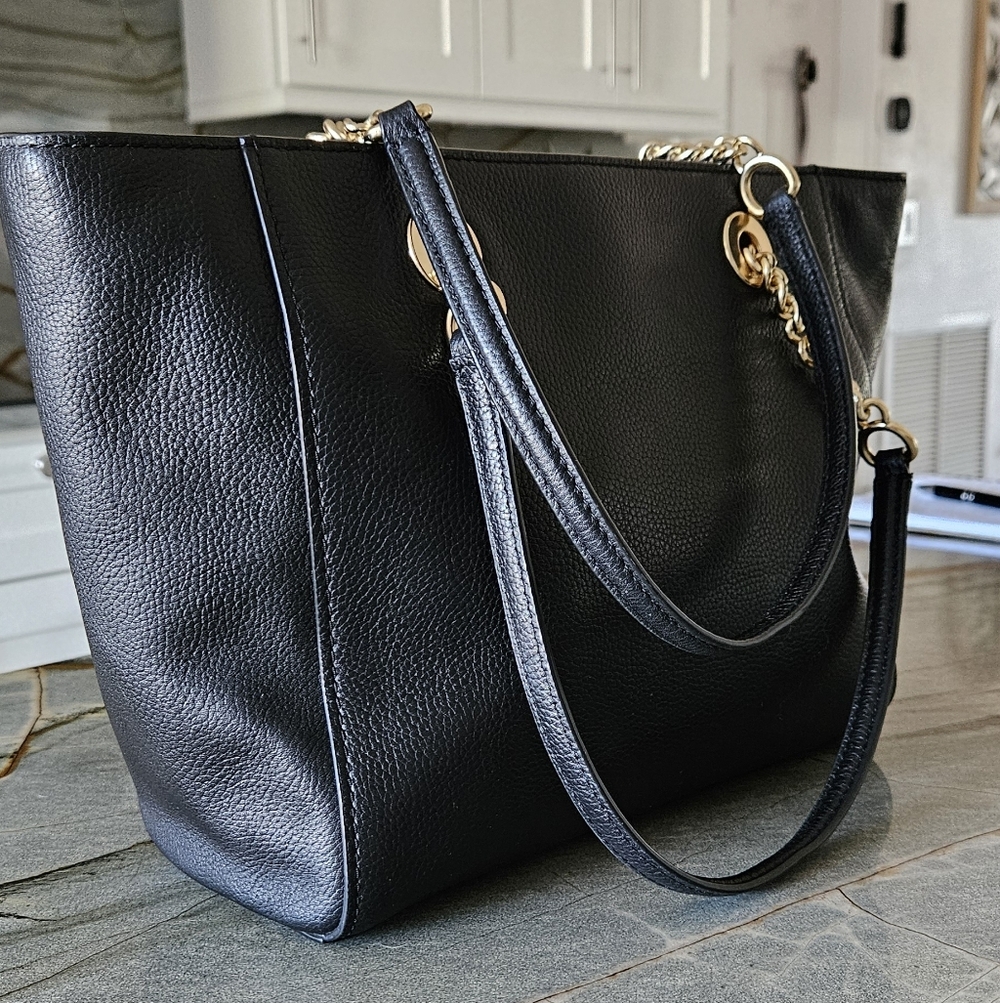 Coach Turn-Lock Chain Leather Tote Bag 2022 - Picture 5 of 16